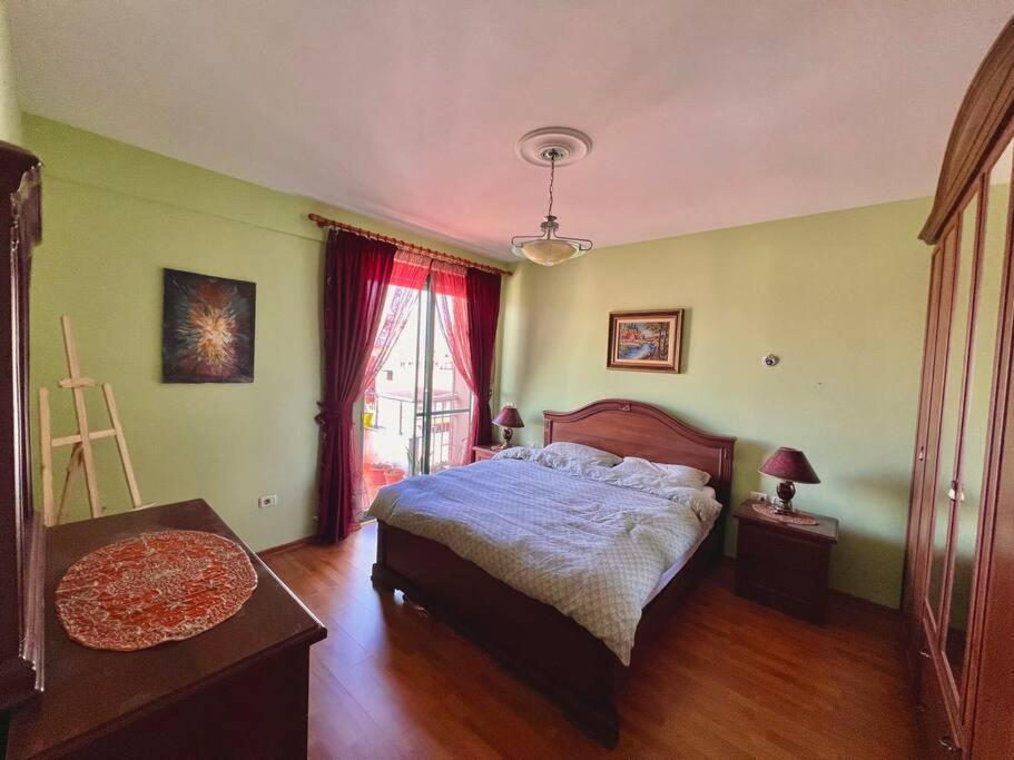 Central Tirana Flat Near Bazaar Exterior photo
