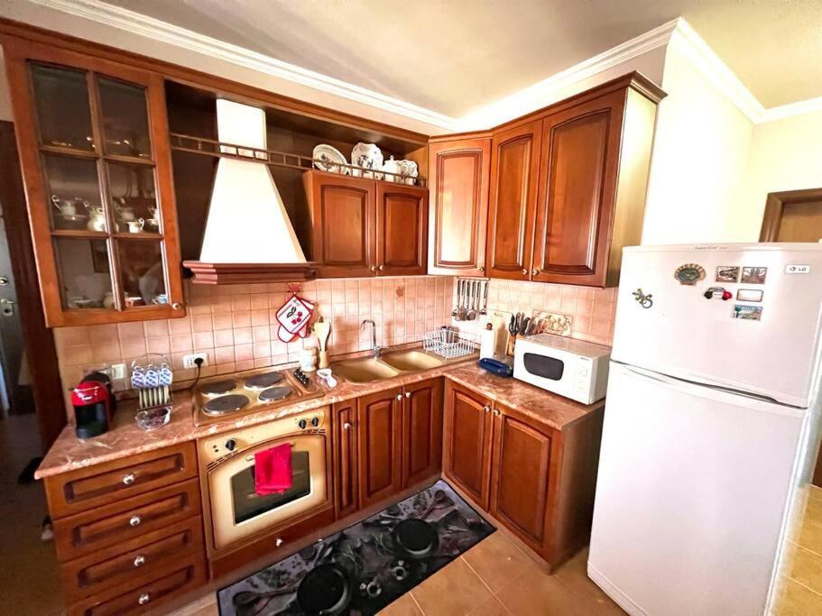 Central Tirana Flat Near Bazaar Exterior photo