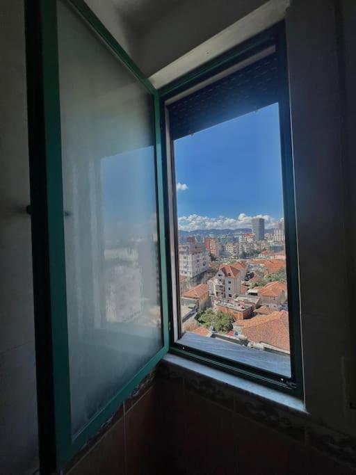 Central Tirana Flat Near Bazaar Exterior photo