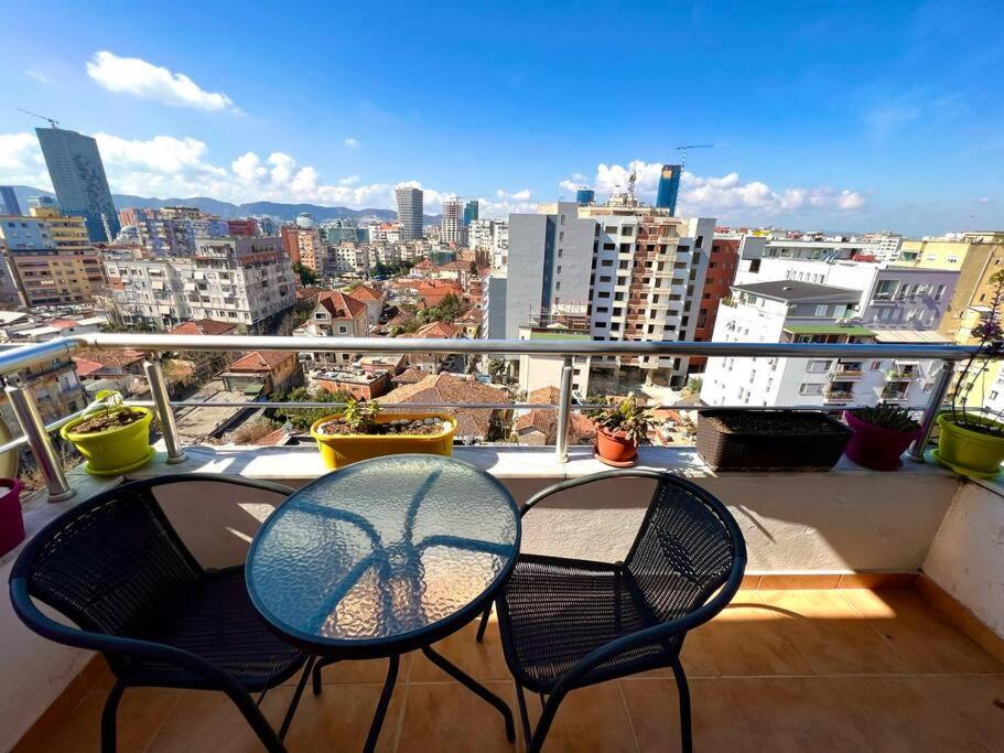 Central Tirana Flat Near Bazaar Exterior photo